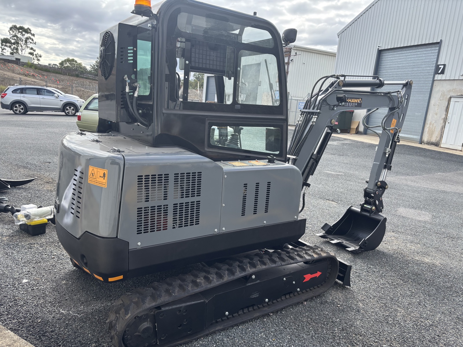 JHM35 mini excavator with air-conditioned enclosed cab